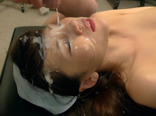 Dịch vụ đắp mặt nạ tinh trùng dành cho phụ nữ