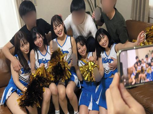 Super cute na cheerleaders Cheerleading club training camp