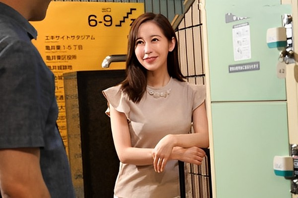 Escaped from her husband and went on a trip with her virgin colleague