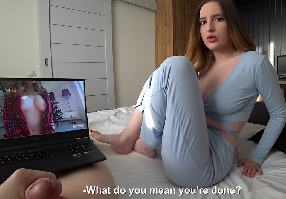 Seks izlerken üvey kız kardeşinin yanına döndü