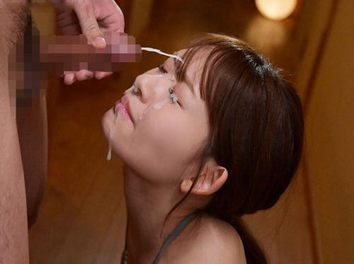 Bắn tinh lên mặt vợ khi sếp vắng nhà